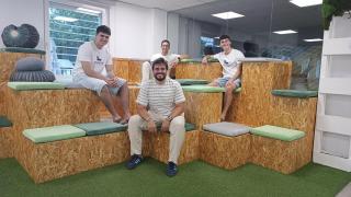 Martin, Dani, Javi y los Álex, los 'genios' del 2002 que cambiarán la educación: Sube tus apuntes a nuestra IA y te hará exámenes