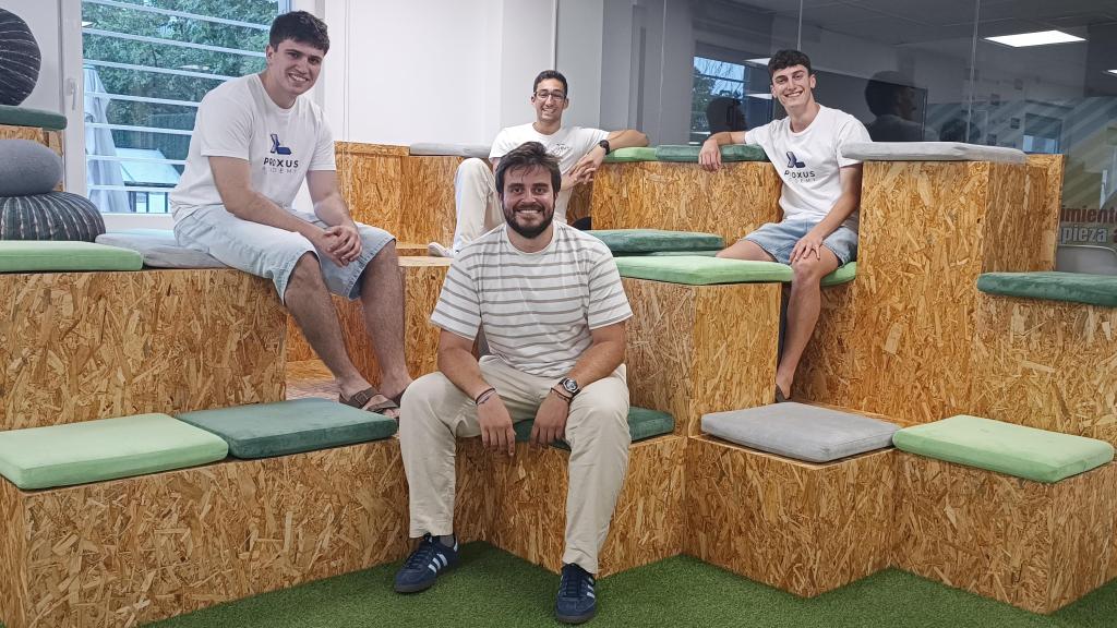 De arriba a abajo y de izquierda a derecha, Martin Veselinov, Dani García, Álex de Mateo y Javi de Diego, los fundadores de Proxus.