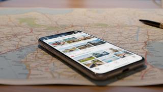 Un móvil con la app de INstagram abierta