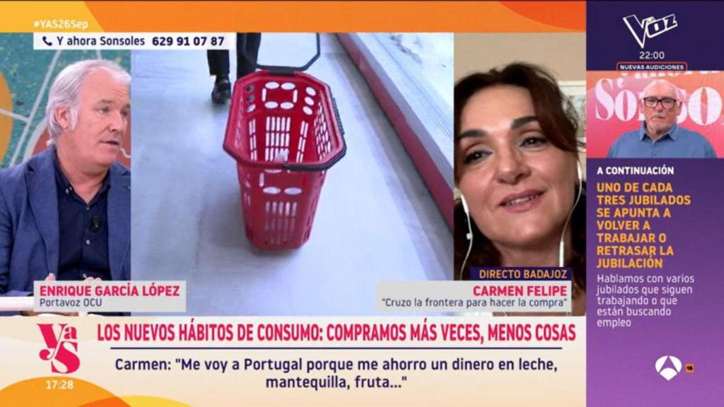 Enrique García López, portavoz de la OCU y Carmen Felipe, vecina de Badajoz