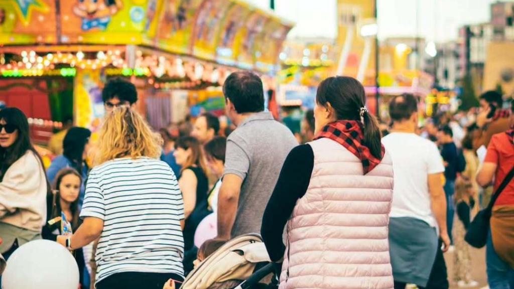 Una mujer con el cachirulo en las ferias de Valdespartera, Zaragoza.
