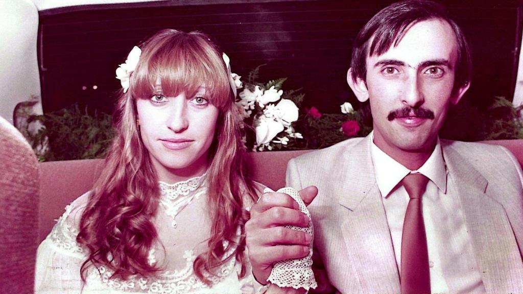 Catalina y José, felices, el día de su boda hace 43 años.