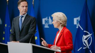La presidenta de la Comisión, Ursula von der Leyen, y el secretario general de la OTAN, Mark Rutte, durante su comparecencia de este martes en Bruselas