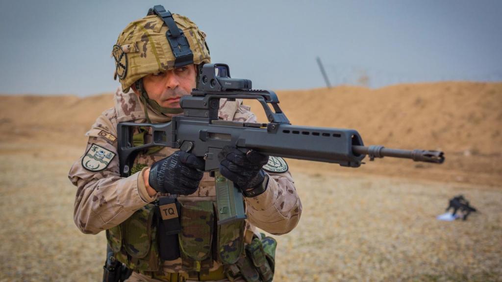 Militar español utilizando el HK G36 con cartucho 5,56 x 45 mm
