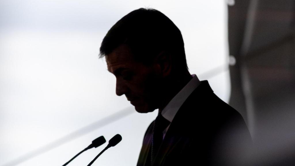 Pedro Sánchez en el acto de colocación de la primera piedra de unas obras urbanísticas, este martes en Alcorcón.