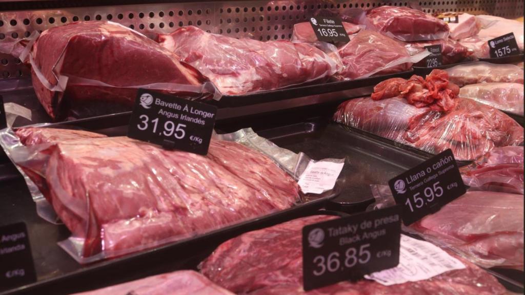 Escaparate de Vaqueiro Carniceros en el mercado de O Progreso, en Vigo