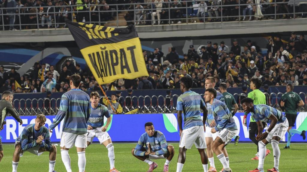 Uno de los rondos en el calentamiento del Real Madrid antes de jugar contra el Kairat Almaty