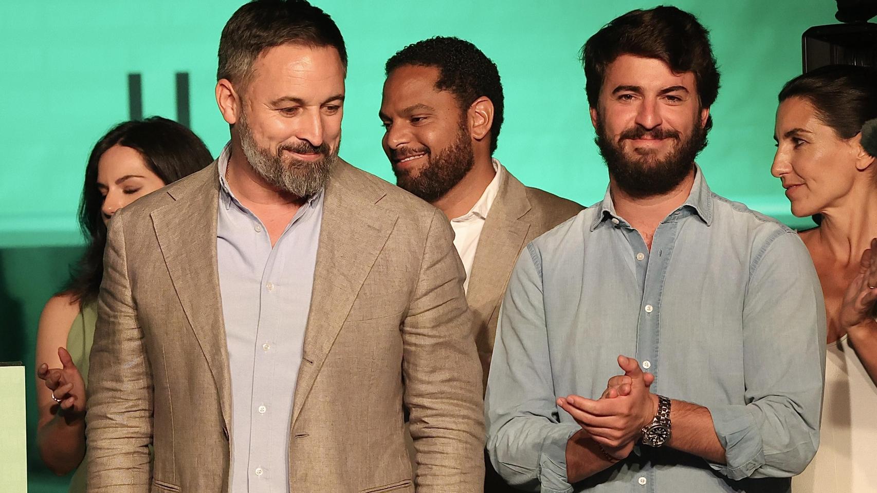 El presidente de Vox, Santiago Abascal, junto al exvicepresidente de la Junta, Juan García-Gallardo, tras las elecciones generales del 23 de julio de 2023