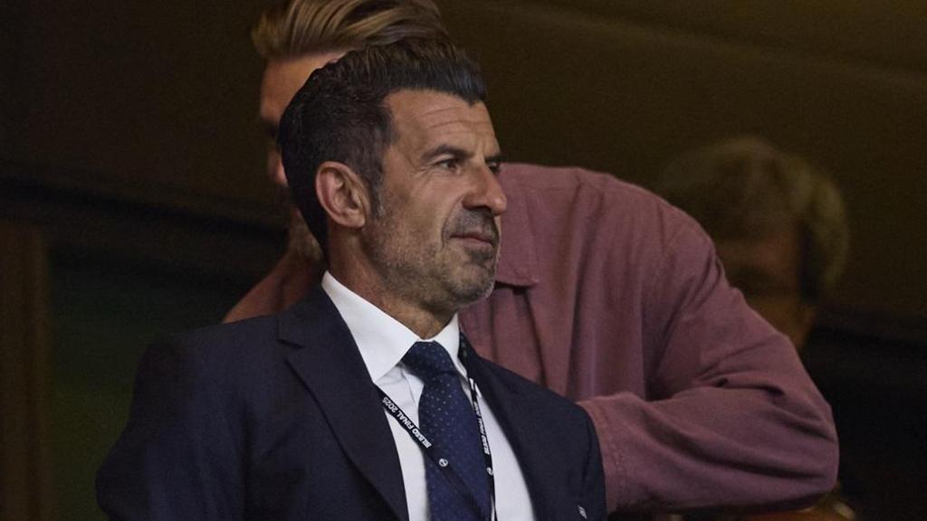 Luis FIgo, en el palco durante la final de la UEFA Europa League 2024/25