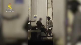 Momento del robo en un camión