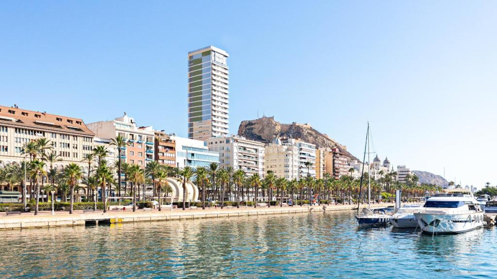 El puerto de Alicante, en una imagen.