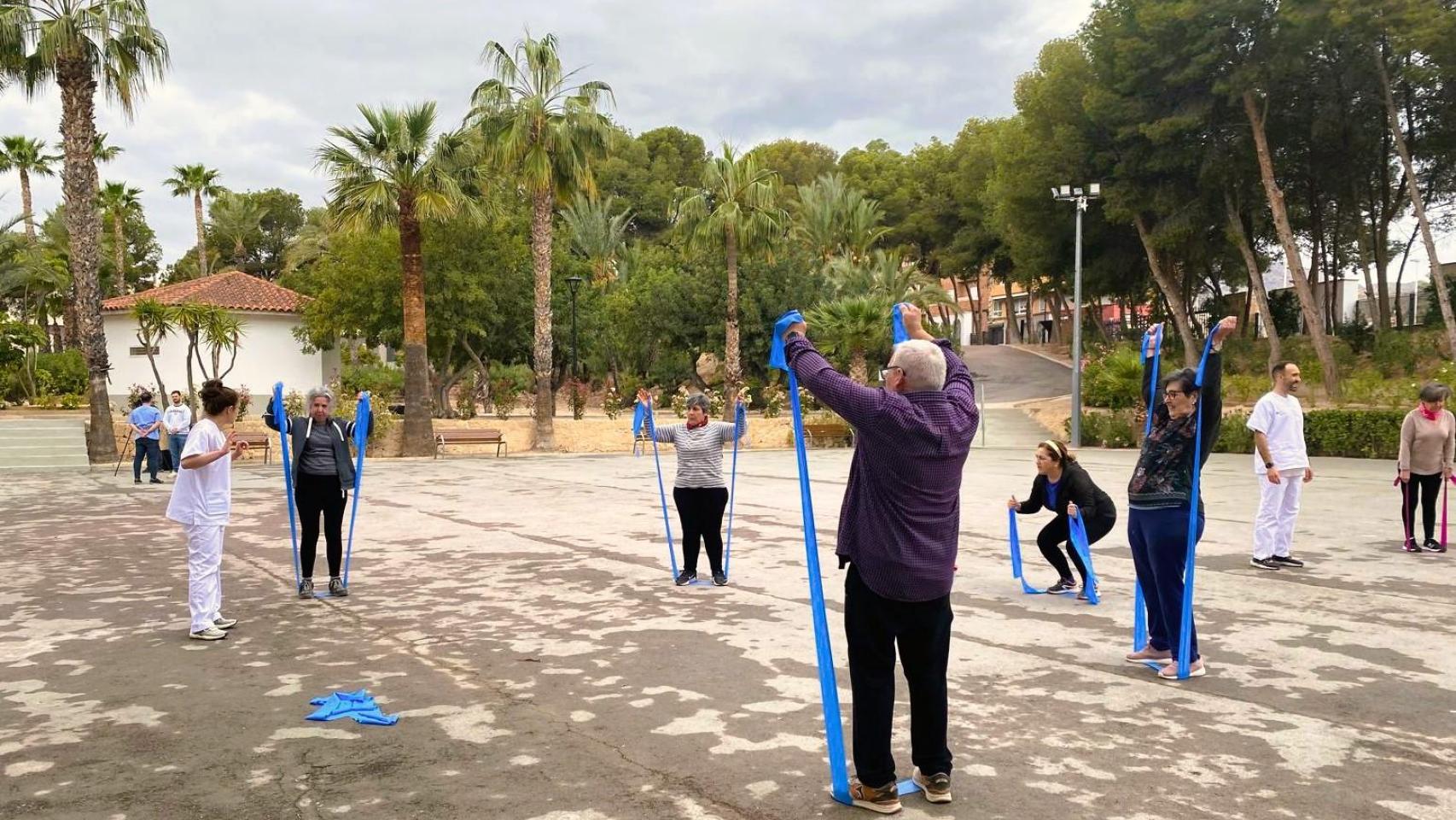 Programa Muévete, para mayores, del hospital del Vinalopó.