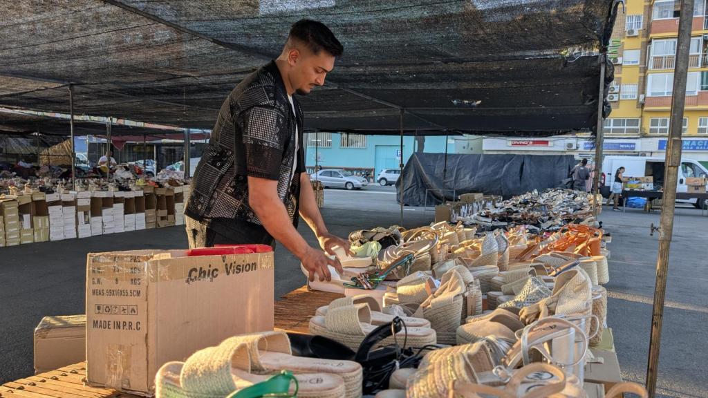 José, el tiktoker del mercadillo.