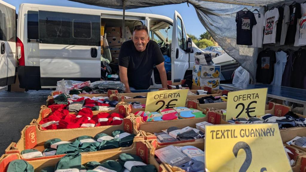 Chico presumiendo de su marca Guannay.