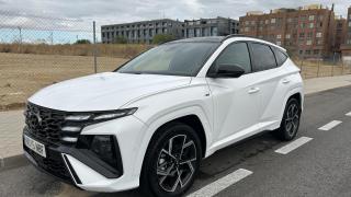 Vista tres cuartos delantera del Hyundai Tucson N Line Style