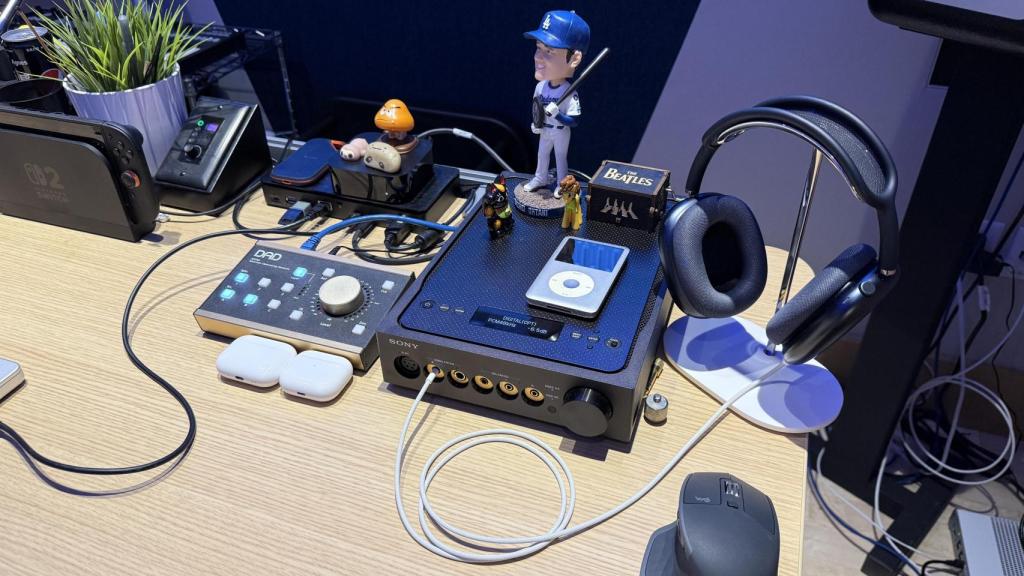 Detalle del iPod en el escritorio del Audio Lab de Apple