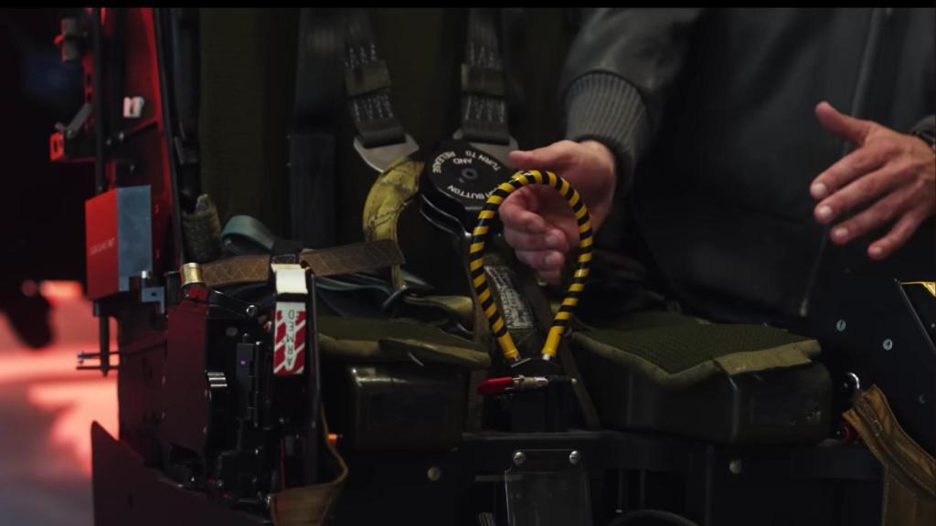 Anilla negra y amarilla característica de los asientos eyectables