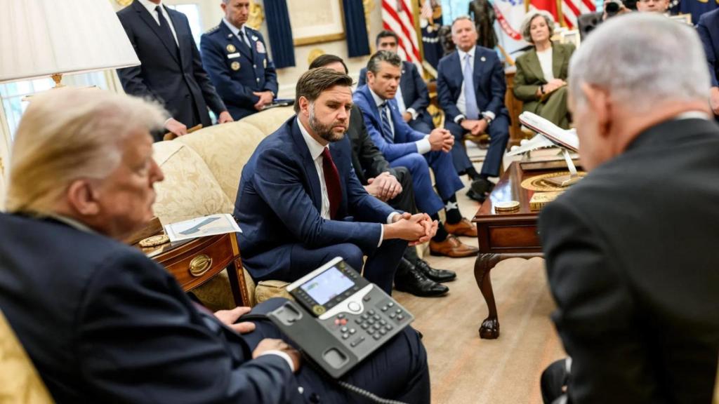 Imágenes de la conversación difundidas por la Casa Blanca.