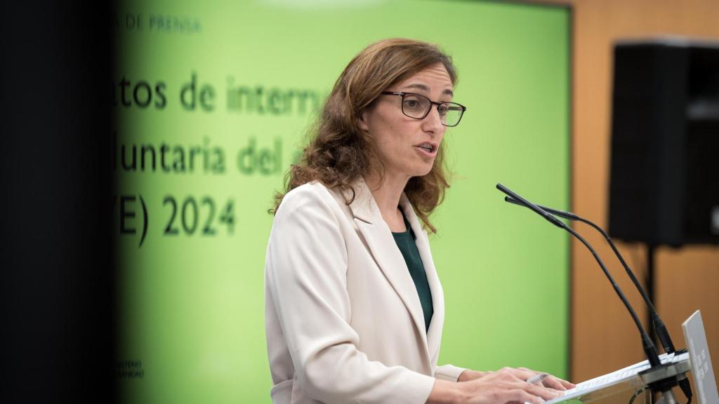 La ministra de Sanidad, Mónica García, presenta el estudio sobre interrupciones voluntarias del embarazo.