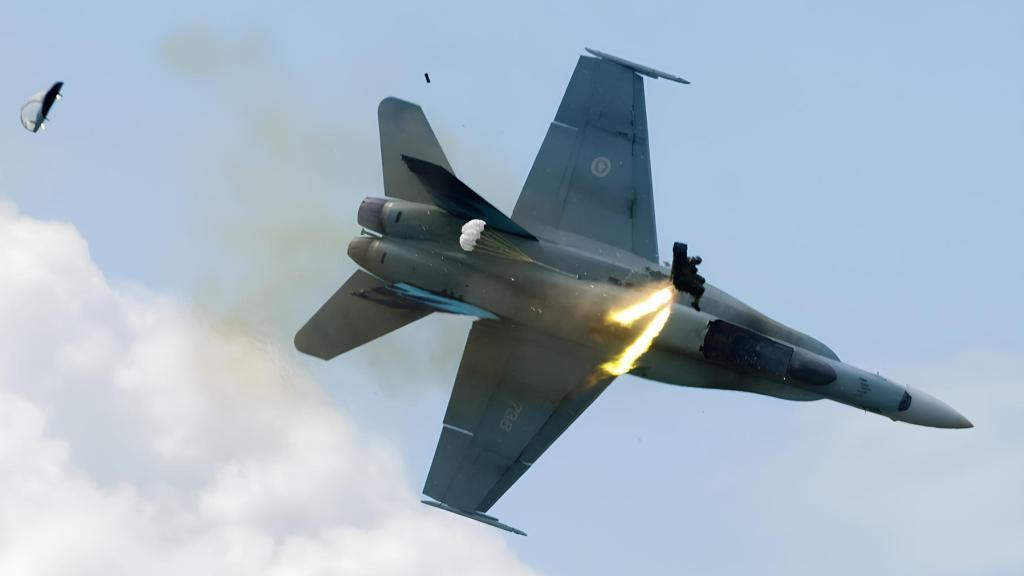 Eyección de asiento desde un F-18