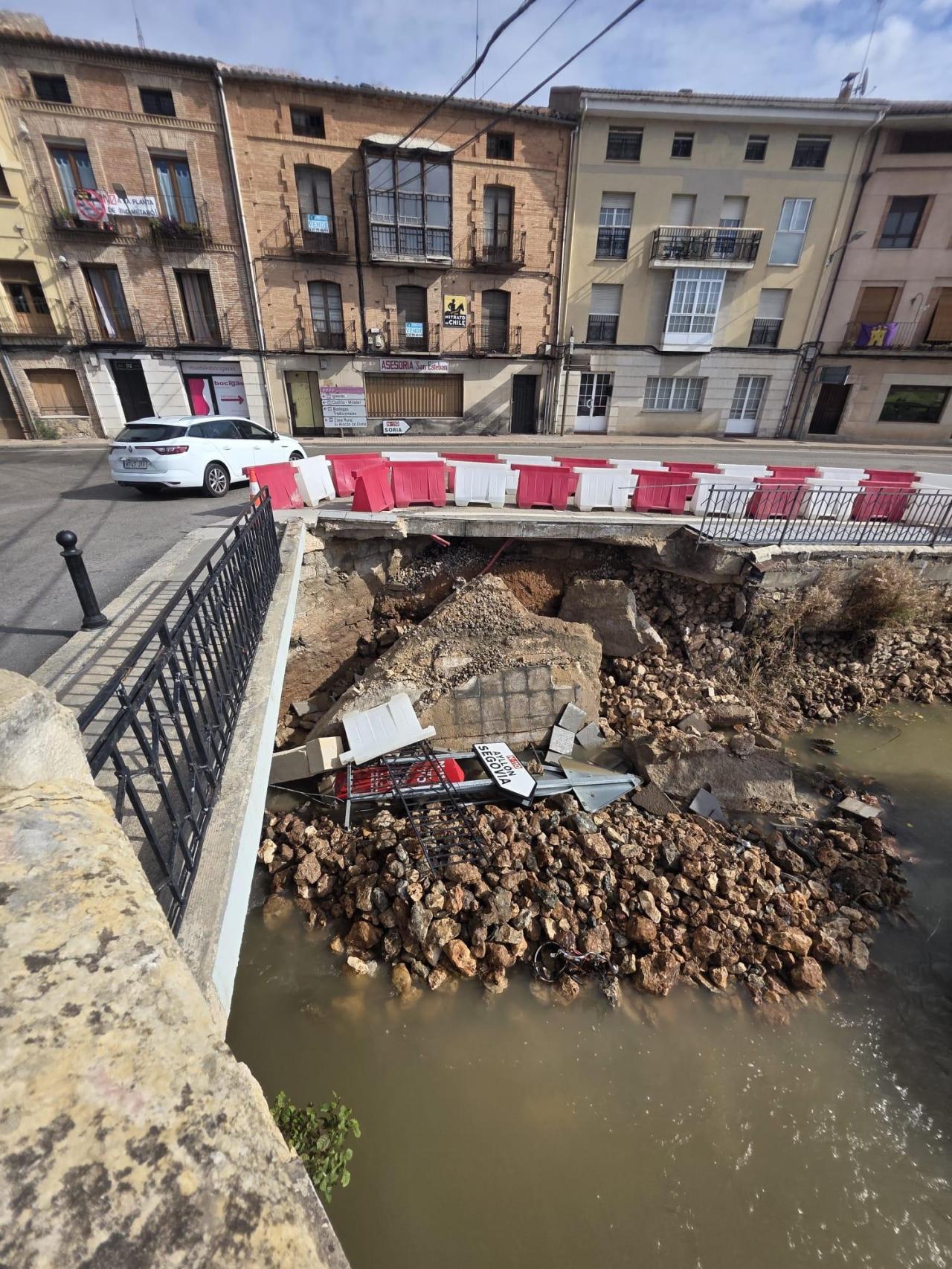 San Esteban de Gormaz vuelve a sufrir un nuevo derrumbe en el entorno del puente de la N-110