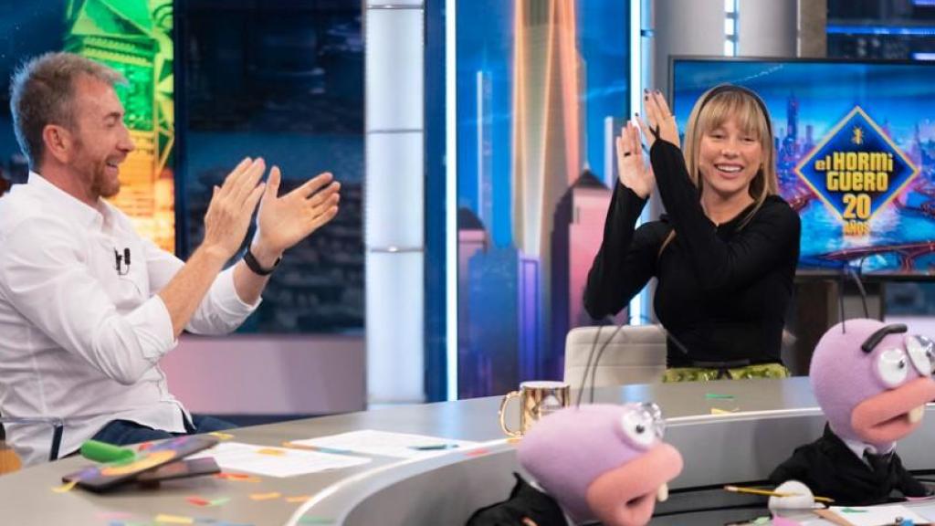 Pablo Motos y Ester Expósito, en 'El Hormiguero'.