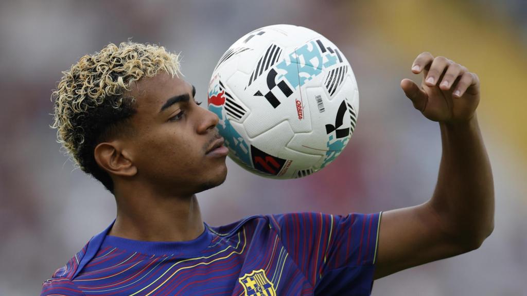 Lamine Yamal, en un calentamiento