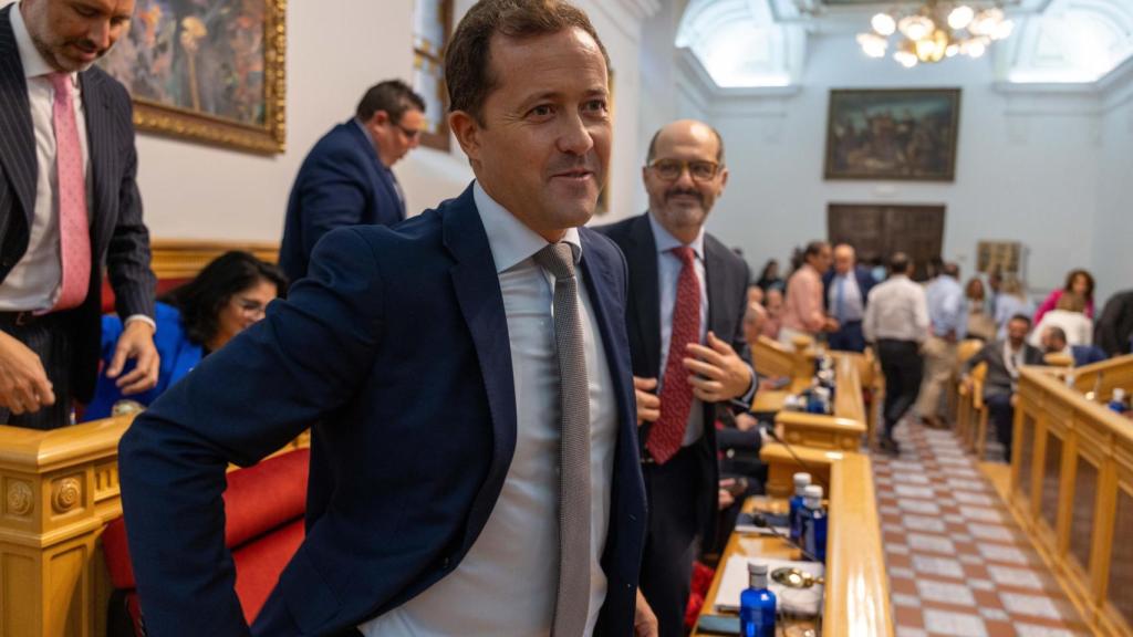 El alcalde de Toledo, Carlos Velázquez, en una imagen de archivo en el Pleno municipal.