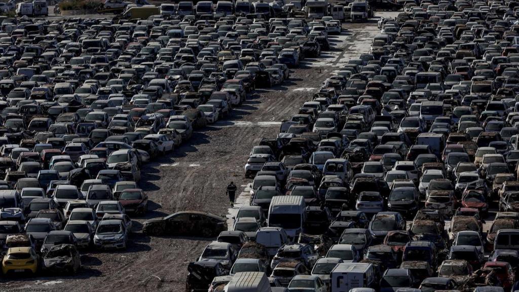 Campa de coches afectados por la dana. Rober Solsona / Europa Press