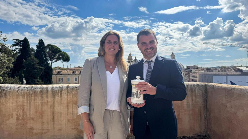 Imagen de Angie Moreno y su homólogo, Mariano Angelucci, en Roma.