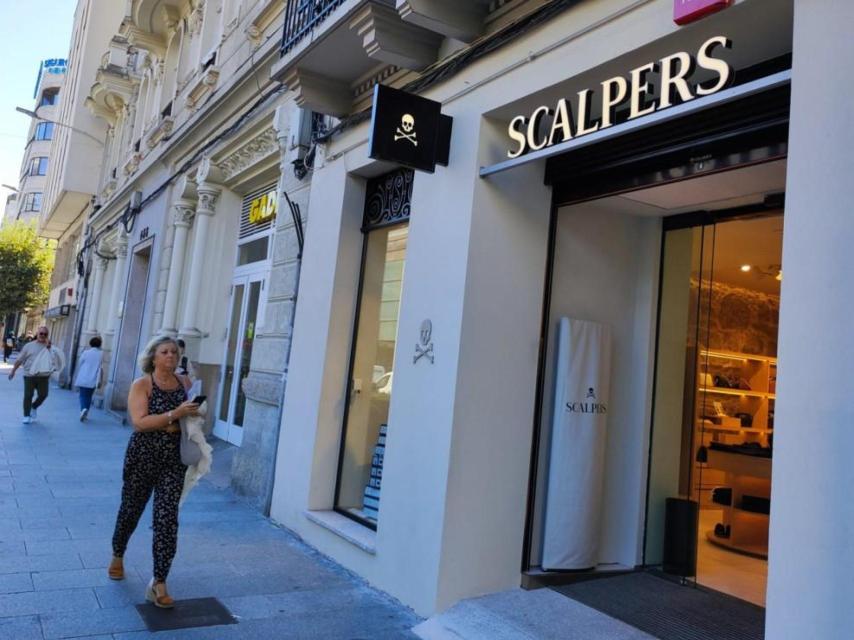 El último comercio que ha abierto en la plaza de Lugo, Scalpers.