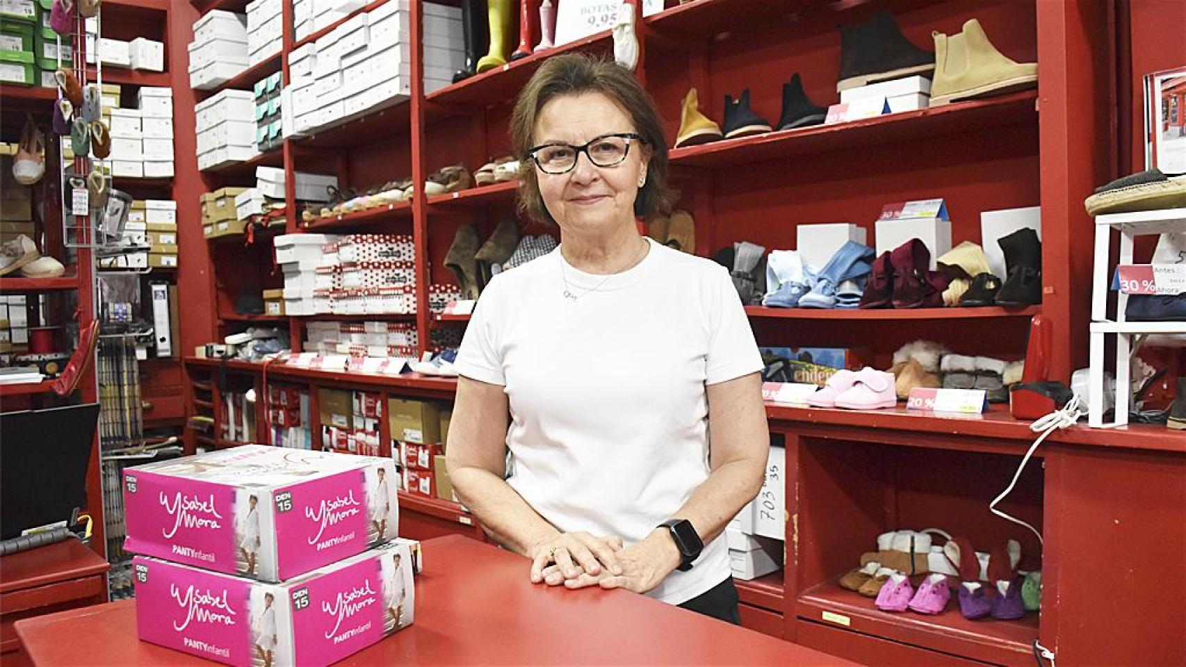 Ana Calzada en Calzados Lobo, su tienda ubicada en Valladolid