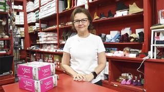 Ana Calzada en Calzados Lobo, su tienda ubicada en Valladolid