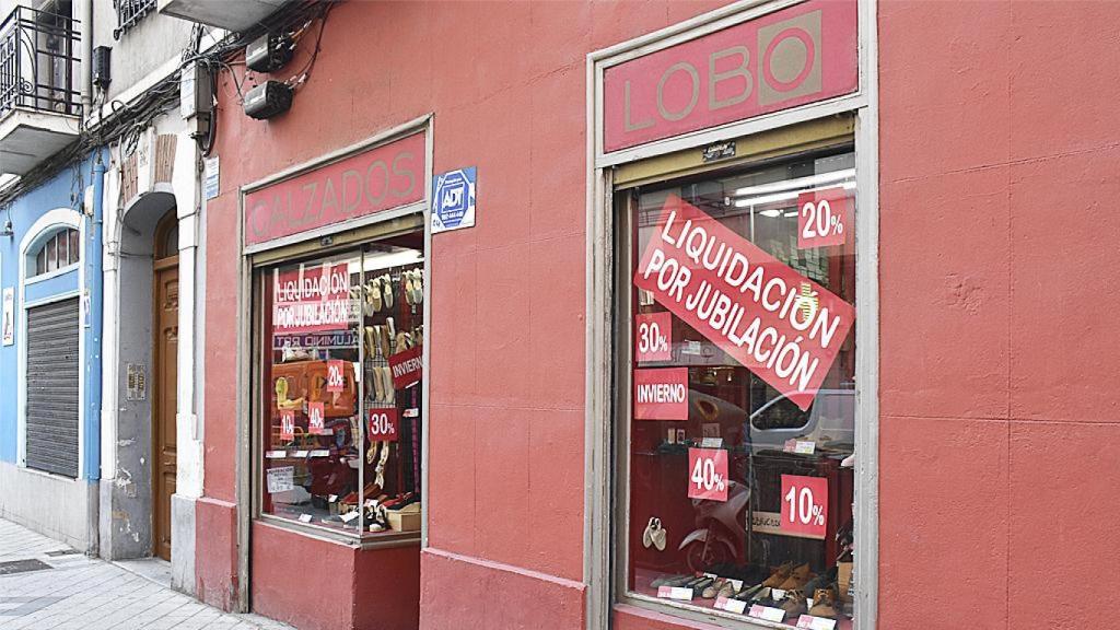 Imagen del exterior de Calzados Lobo en Valladolid