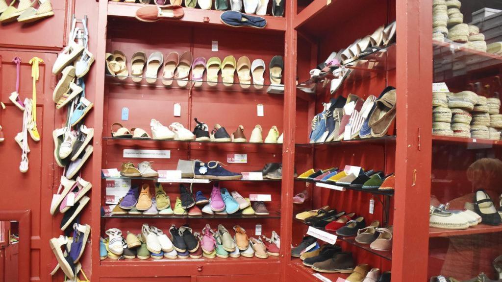 Interior de Calzados Lobo en Valladolid