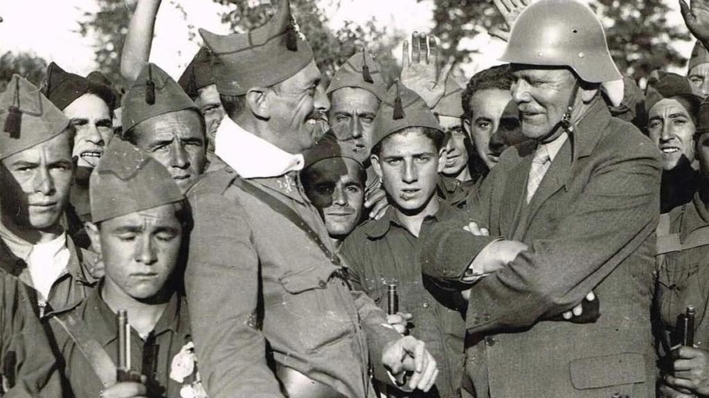 Aguilera Munro con el periodista de la CBS H.V. Kaltern Born. Foto: USAL