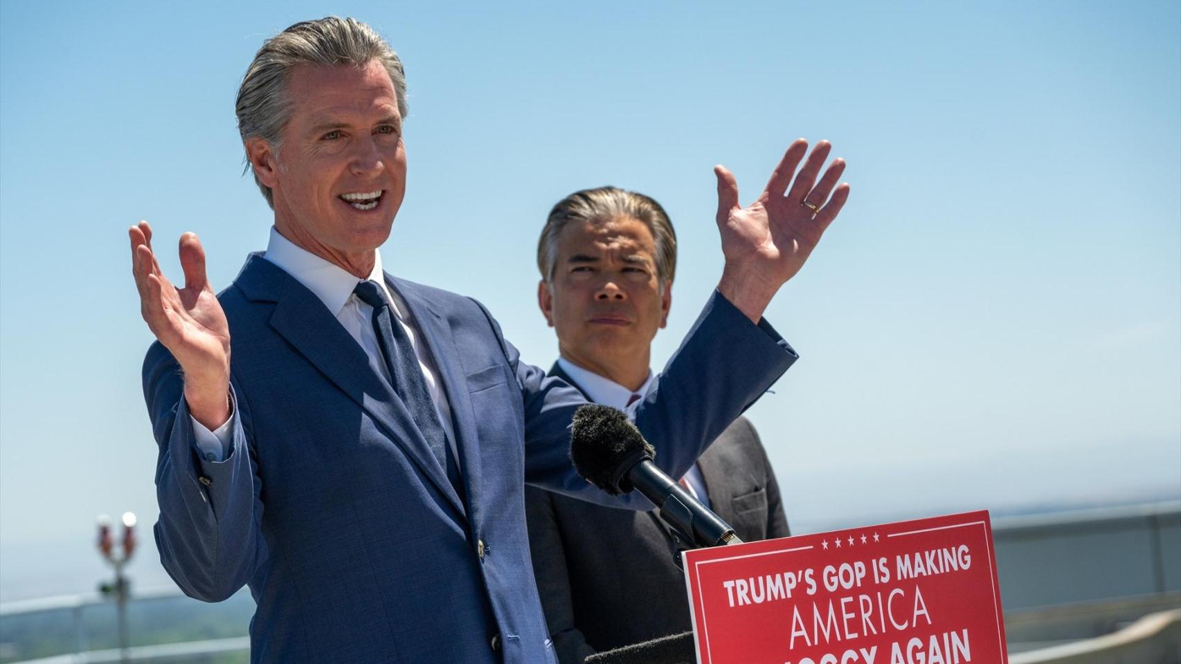 Gavin Newsom desafió las restricciones de Donald Trump y marcó un precedente regulatorio en California.