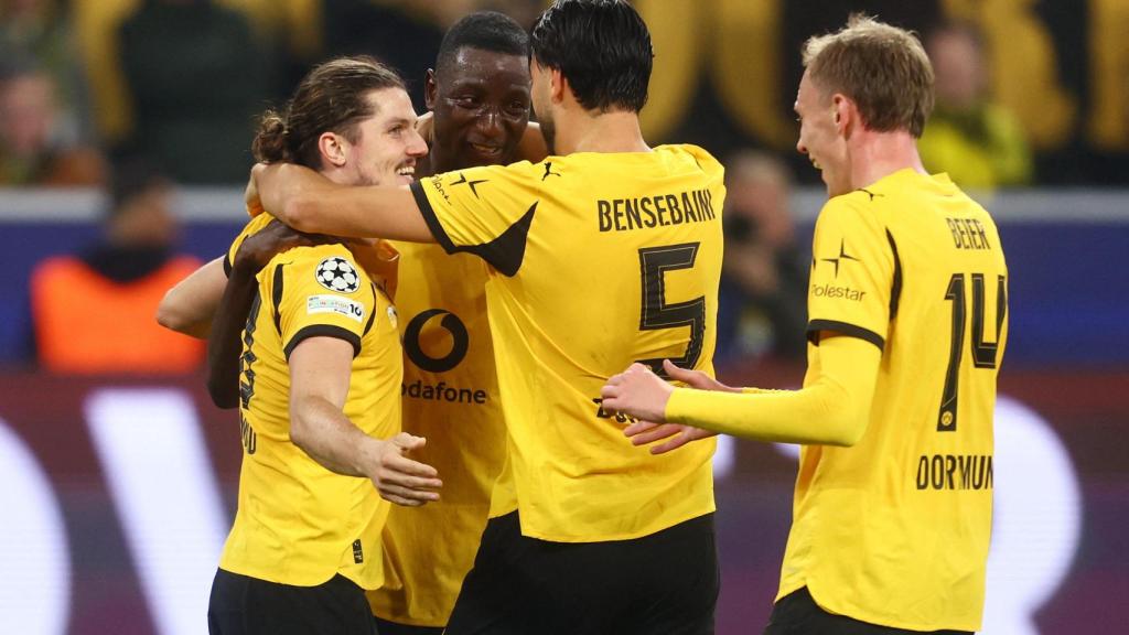 Los jugadores del Dortmund celebran un gol contra el Athletic.