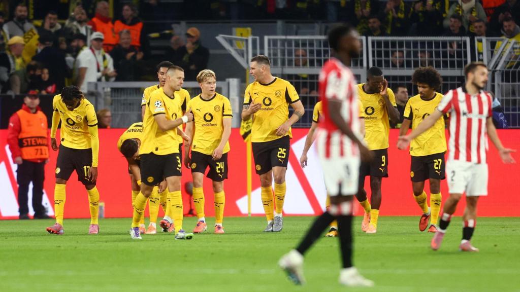 Los jugadores del Dortmund celebran un gol contra el Athletic.