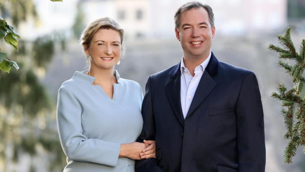 Los nuevos grandes duques de Luxemburgo en un acto en 2022.