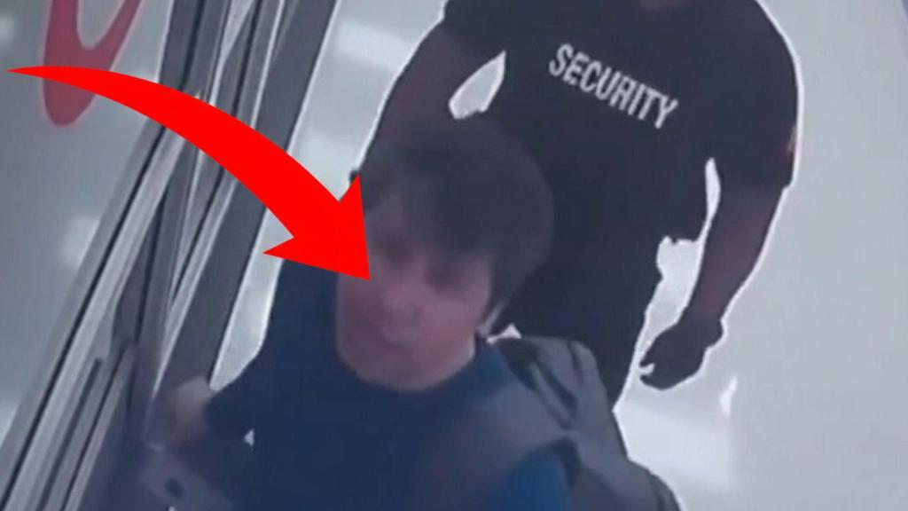 Captura de un vídeo generado por IA que muestra a Sam Altman, CEO de OpenAI, robando en una tienda