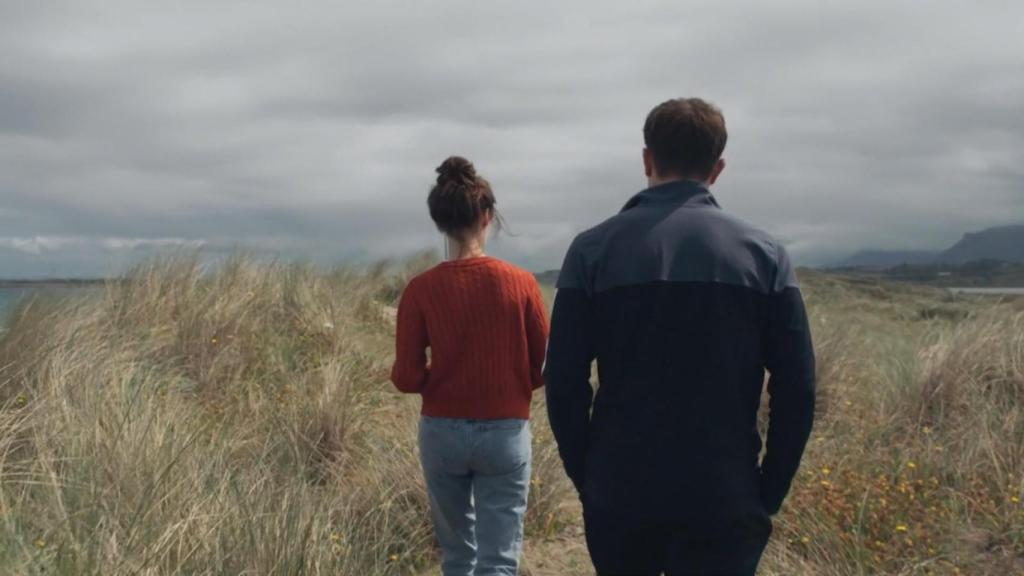 En la serie 'Normal People' no se da este caso como tal, pero la relación de sus protagonistas gira en torno a la falta de comunicación y su incapacidad de expresar sentimientos.