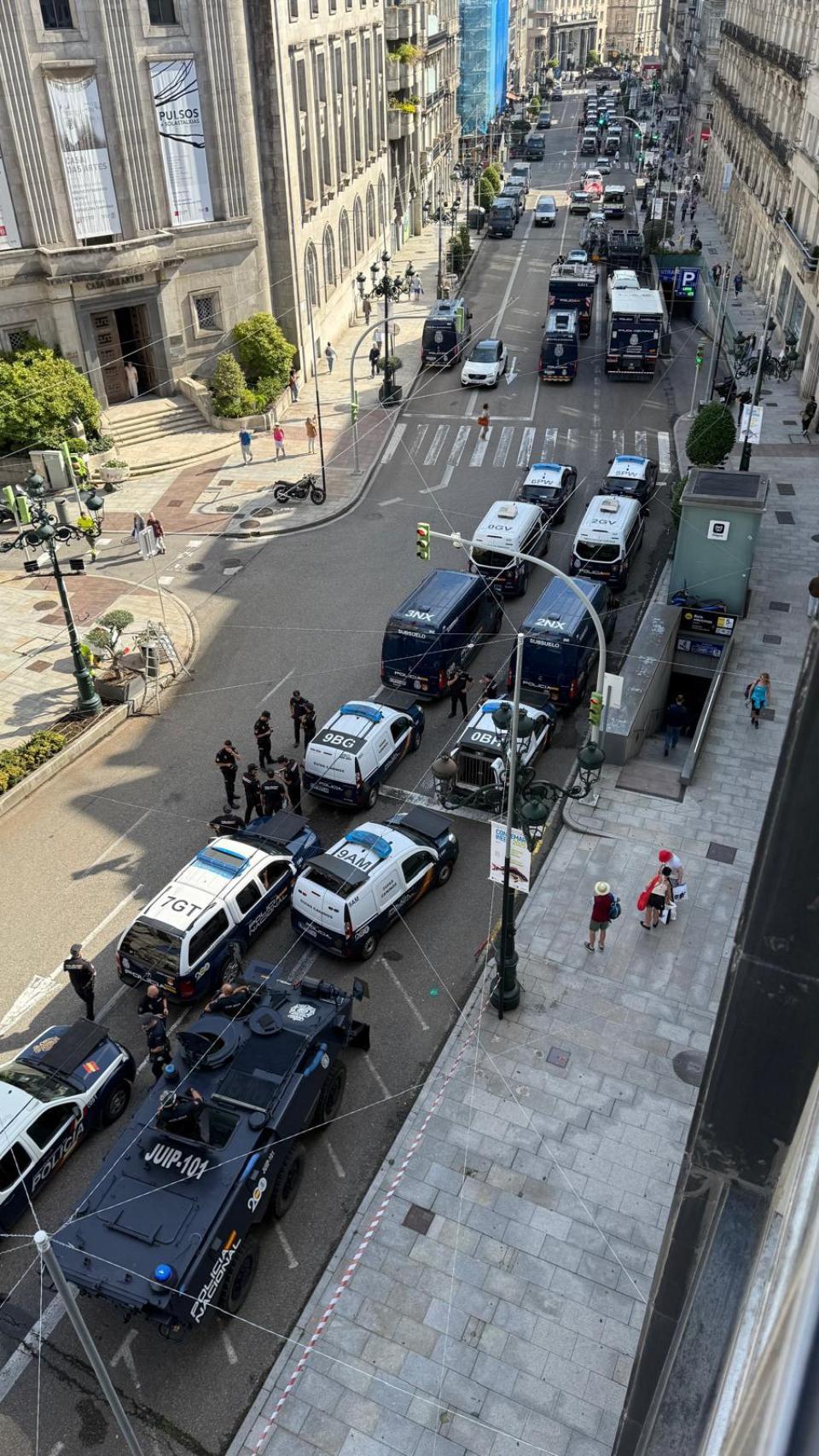 Parte de la flota automovilística de la Policía Nacional en Vigo.