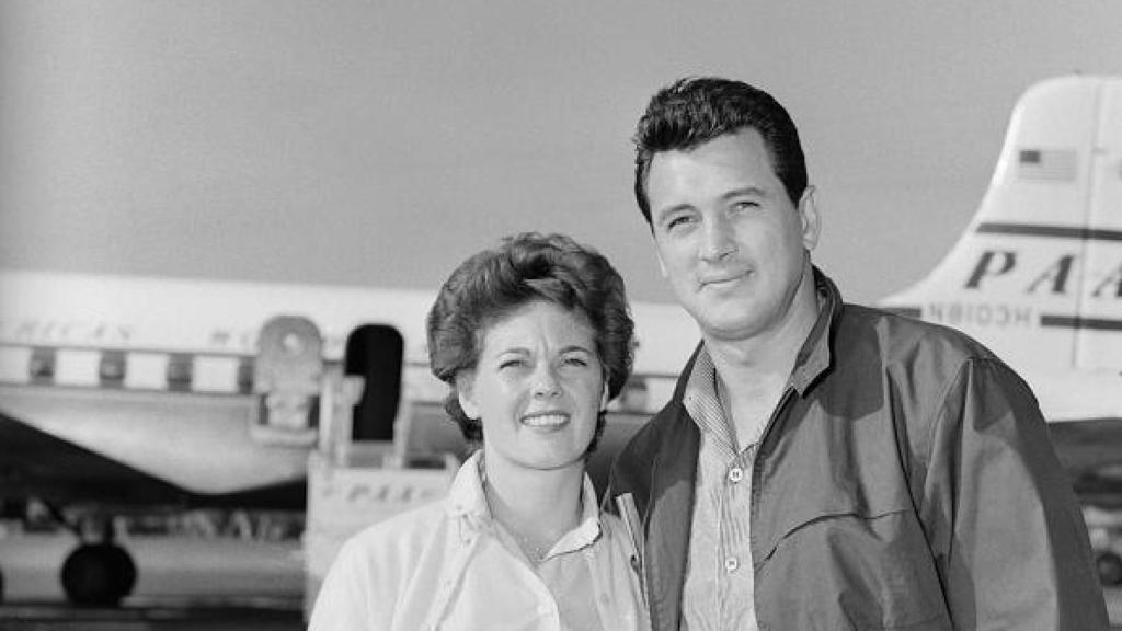 La estrella de Hollywood junto a  Phyllis Gates.