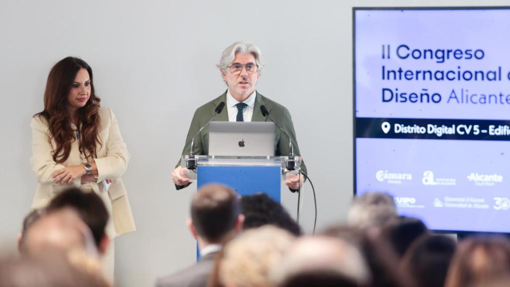 Ana Poquet y Felipe Carrasco en la apertura del congreso de diseño en Alicante.