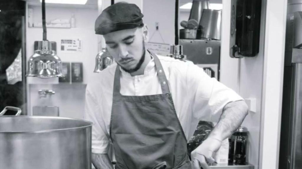 Cristian: No puedes salir del pueblo sin armas, es todo muy extraño.