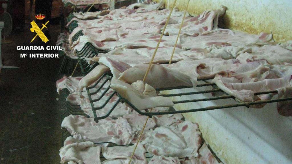 Parte de la carne intervenida.