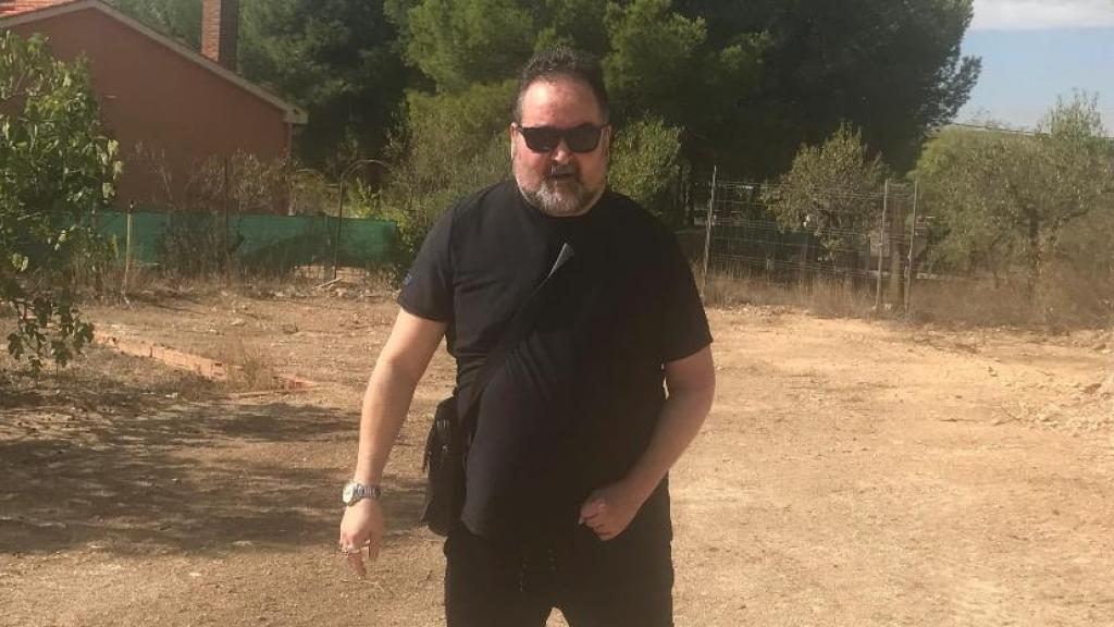 Una de las secuelas de Juan es la paralización de la zona izquierda del cuerpo.