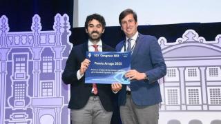 Carlos Rocha recogiendo su premio.