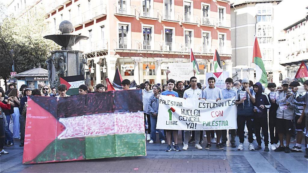 Concentración de estudiantes en favor de Gaza en Valladolid